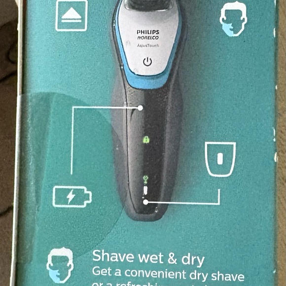 Philips Norelco AquaTouch Wet & Dry Electric Shaver - Black and Blue - Picture 2 of 4